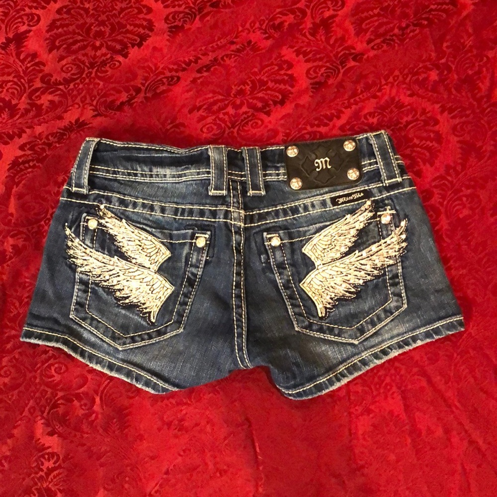 💗EUC💗Miss Me Sz 26 angel wing embellished shorts. Bling catches sunlight!!